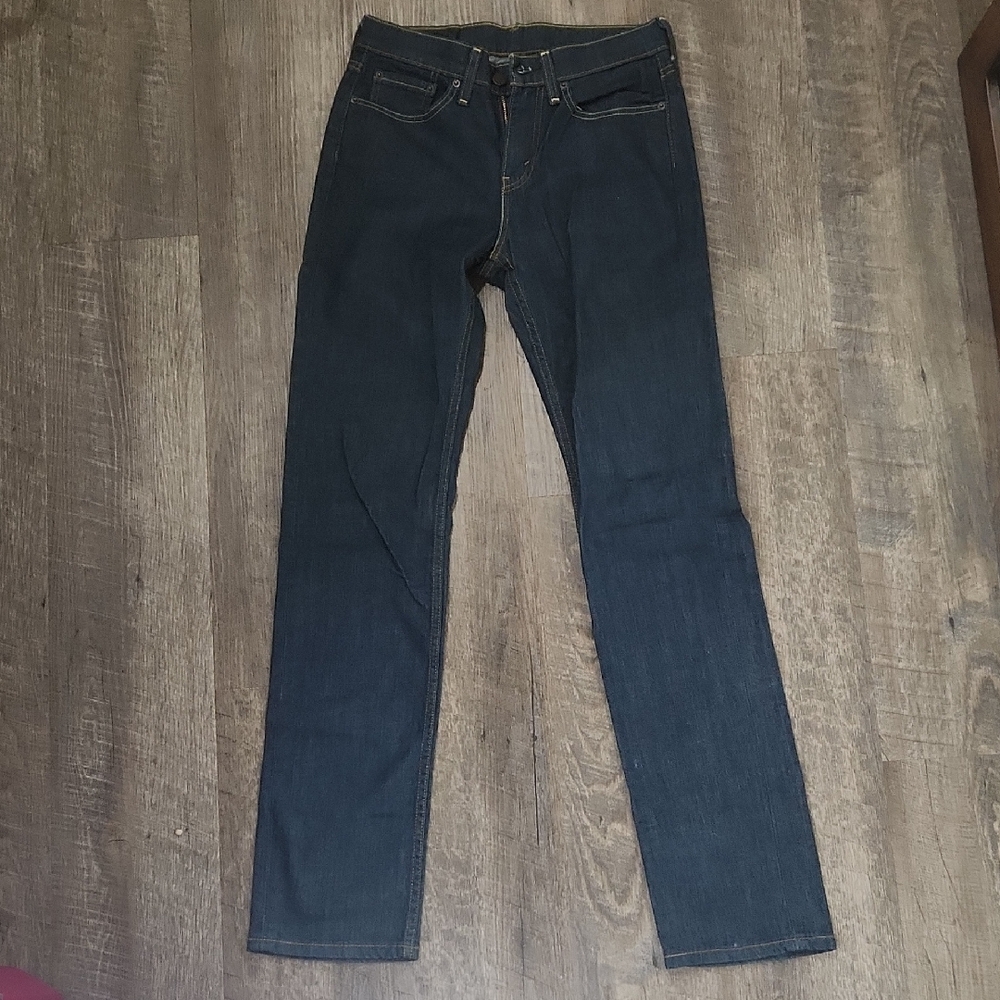 LEVIS  Dark Denim Straight Jeans. Waist 28